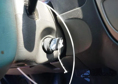 2005 Ford Escape Xlt from USA, damaged, VIN 1FMYU031X5KC50879